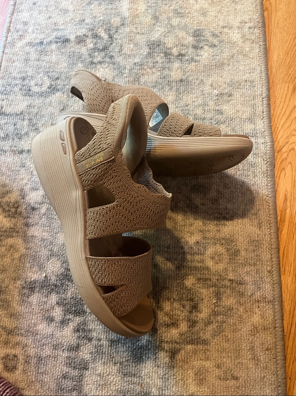 Skechers Women's Brown Slip-On Stretch-Strap Sandals - Picture 2 of 2
